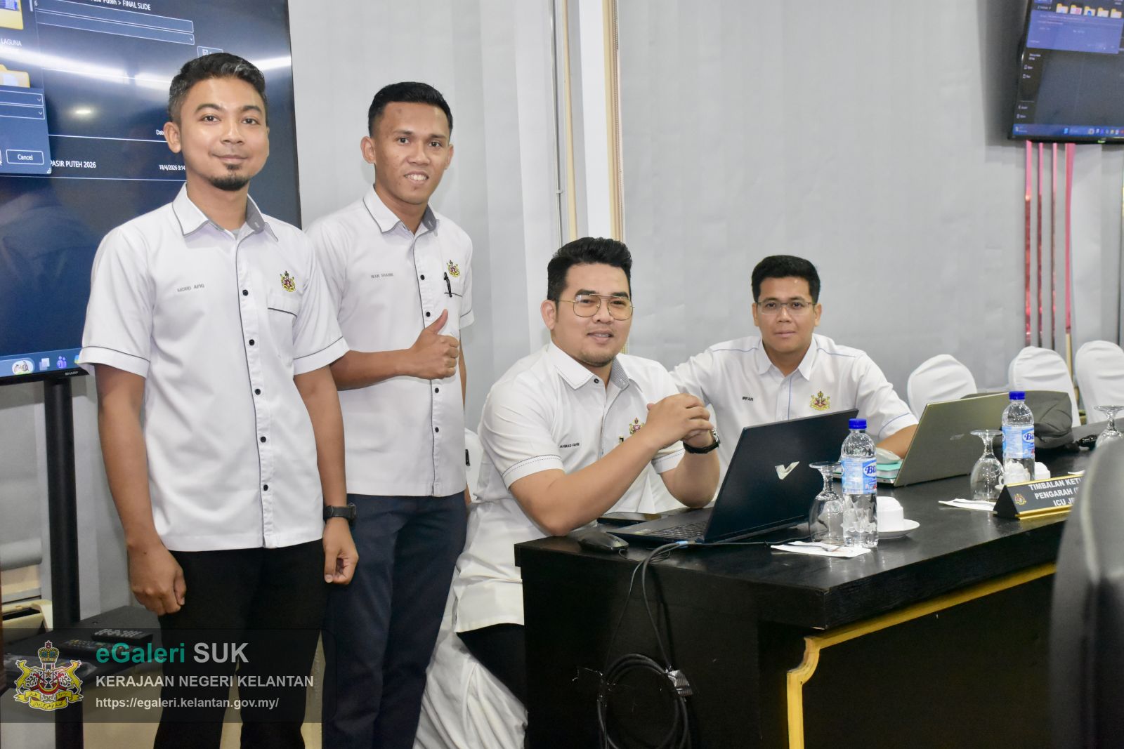 lawatan-yab-perdana-menteri-ke-pejabat-tanah-dan-jajahan-pasir-puteh-bagi-menghadiri-mesyuarat-pembangunan-jajahan-pasir-puteh-3.JPG