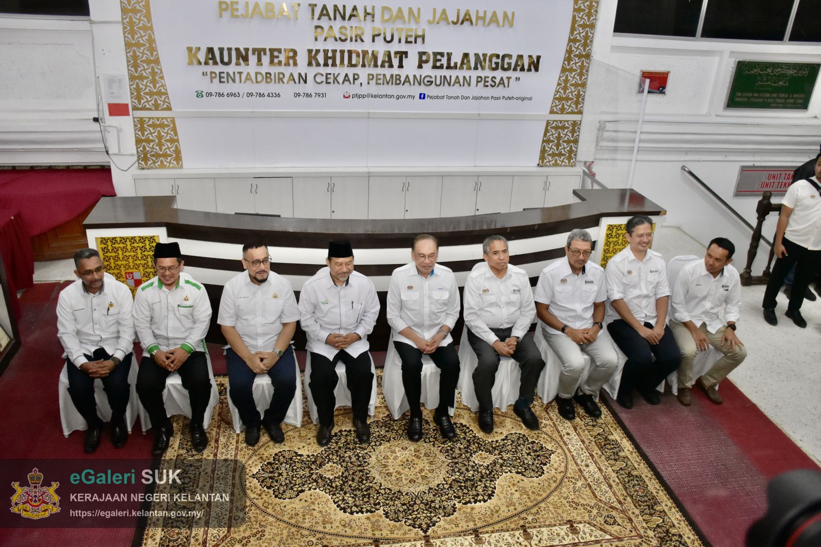 lawatan-yab-perdana-menteri-ke-pejabat-tanah-dan-jajahan-pasir-puteh-bagi-menghadiri-mesyuarat-pembangunan-jajahan-pasir-puteh-8.JPG