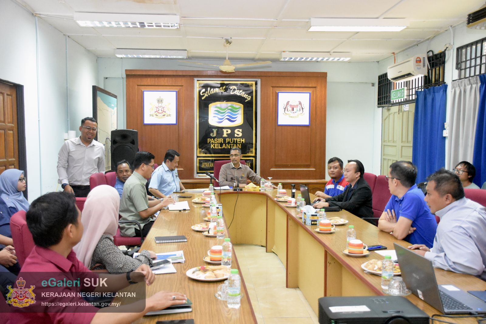 lawatan-yabrs-ketua-jajahan-ke-agensi-kerajaan-jabatan-pengairan-dan-saliran-jps-jajahan-pasir-puteh-dan-mesyuarat-pemantauan-projek-ecrl-di-jajahan-pasir-puteh-bersama-pihak-mrlcccecrljps-negeri-serta-jps-jajahan-2.JPG