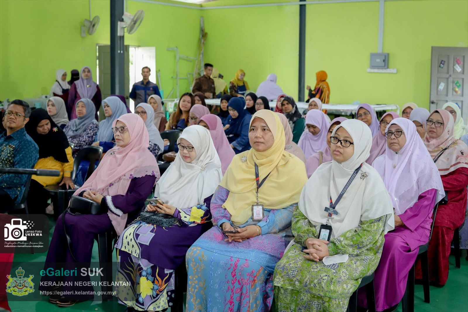 lawatan-yb-dato-rohani-ibrahim-ke-makmal-pembangunan-dan-pengeluaran-produk-kraf-batik-terap-fasa-1-ppkk-machang-2.jpg