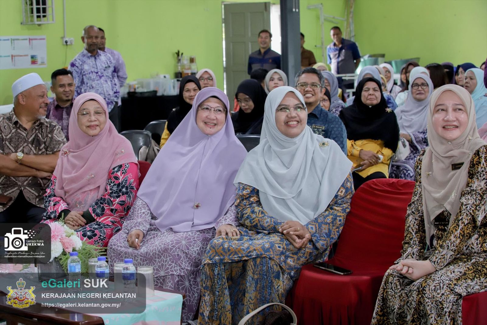 lawatan-yb-dato-rohani-ibrahim-ke-makmal-pembangunan-dan-pengeluaran-produk-kraf-batik-terap-fasa-1-ppkk-machang-3.jpg
