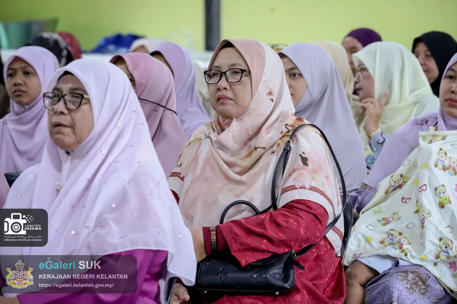 lawatan-yb-dato-rohani-ibrahim-ke-makmal-pembangunan-dan-pengeluaran-produk-kraf-batik-terap-fasa-1-ppkk-machang-4.jpg