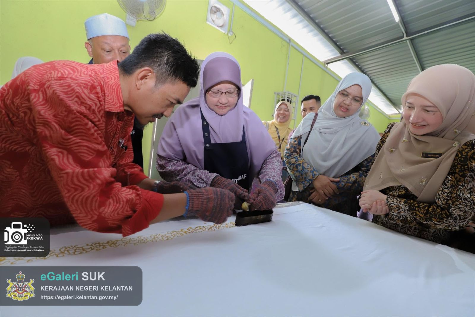 lawatan-yb-dato-rohani-ibrahim-ke-makmal-pembangunan-dan-pengeluaran-produk-kraf-batik-terap-fasa-1-ppkk-machang-6.jpg