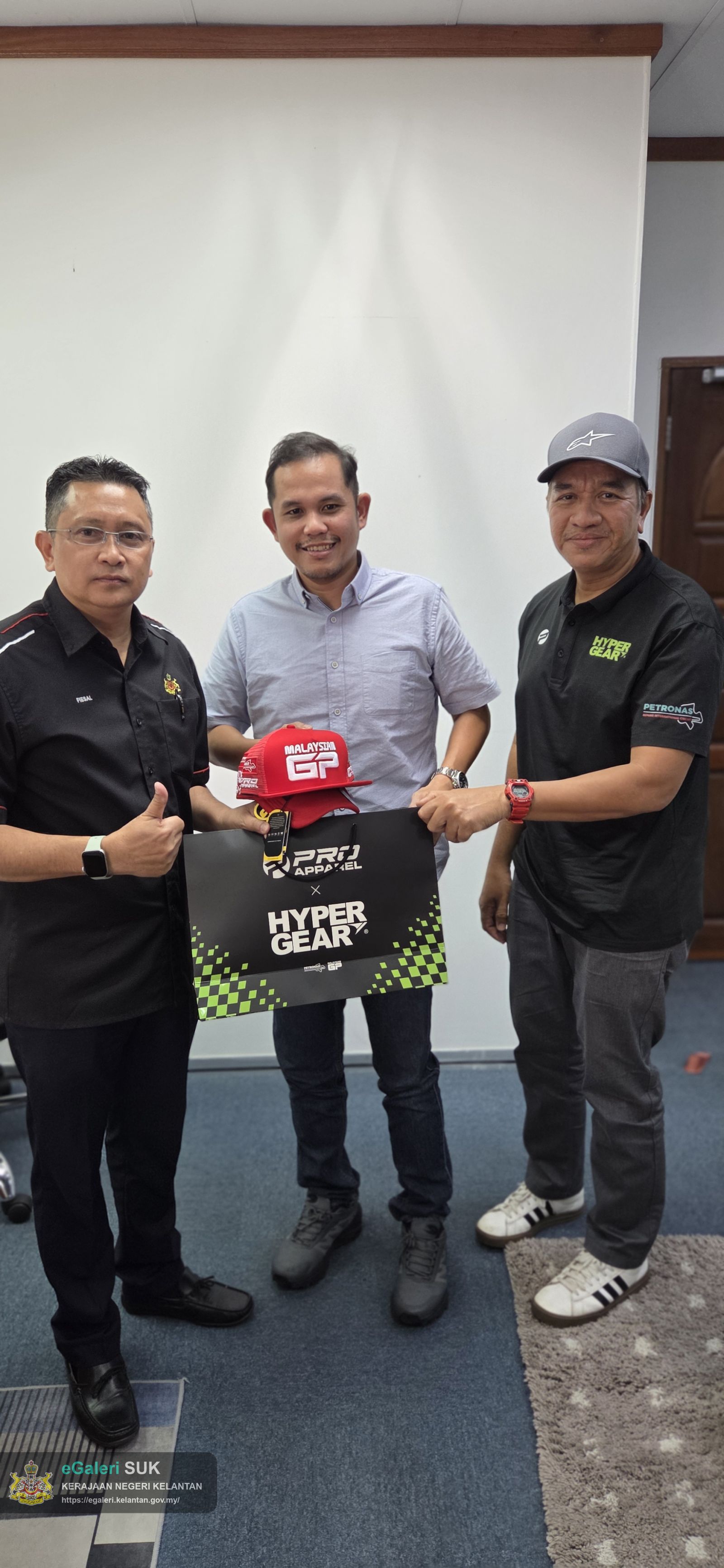 kunjungan-hormat-daripada-pro-apparel-4.jpg