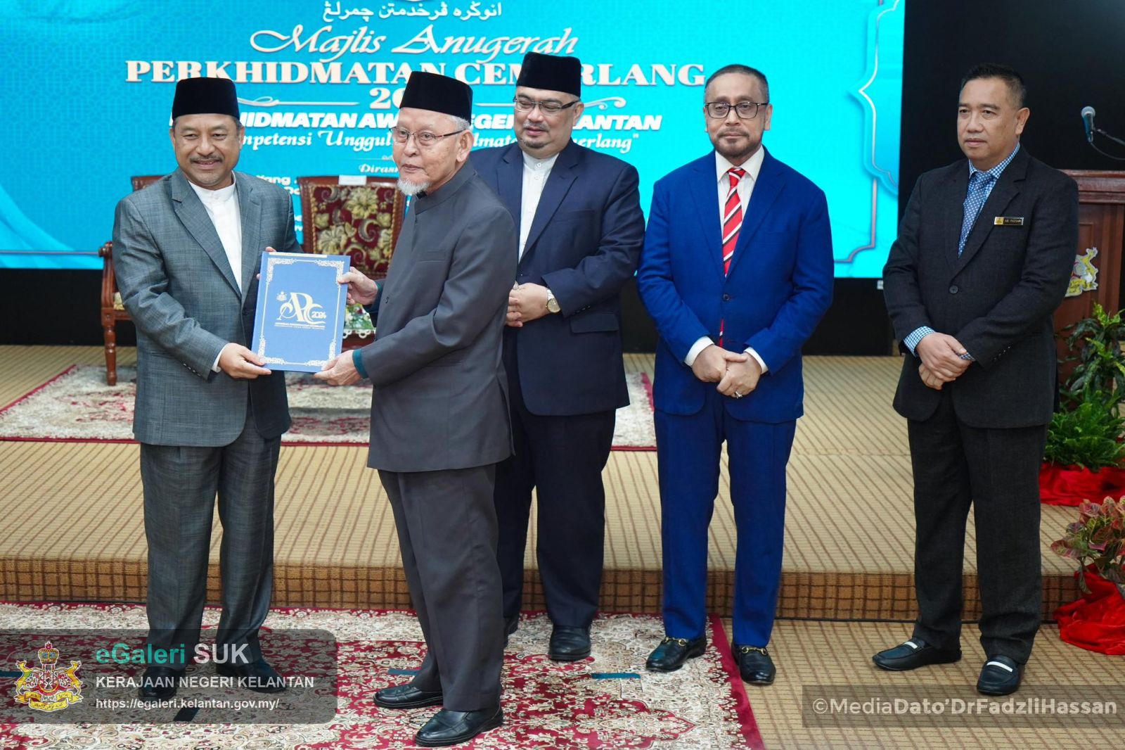 majlis-anugerah-perkhidmatan-cemerlang-perkhidmatan-awam-negeri-kelantan-2024-10.jpg