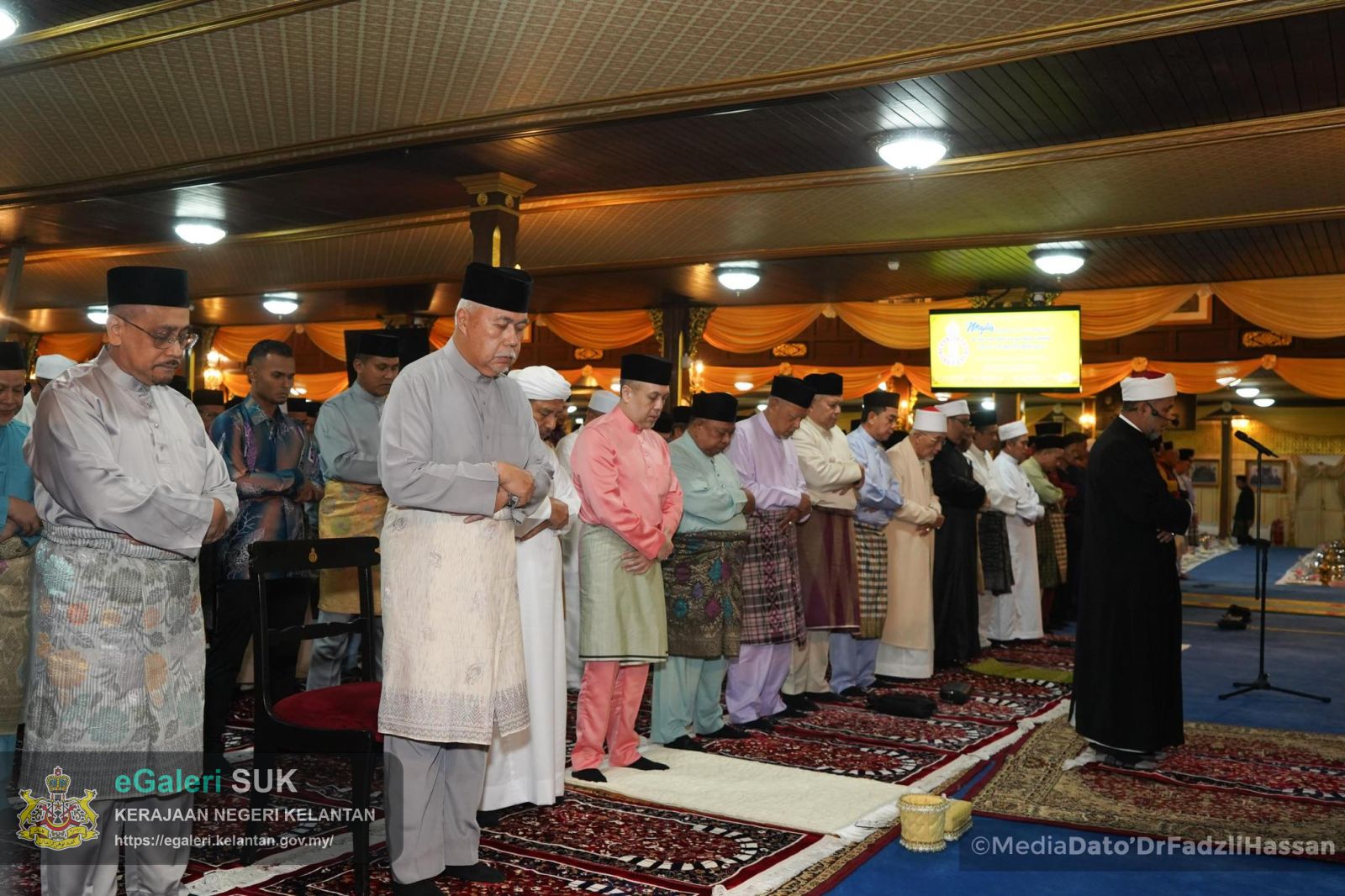 majlis-berbuka-puasa-kebawah-duli-yang-maha-mulia-sultan-muhammad-v-dan-yang-teramat-mulia-tengku-mahkota-kelantan-bersama-rakyat-jelata-serta-pengurniaan-zakat-5.jpg