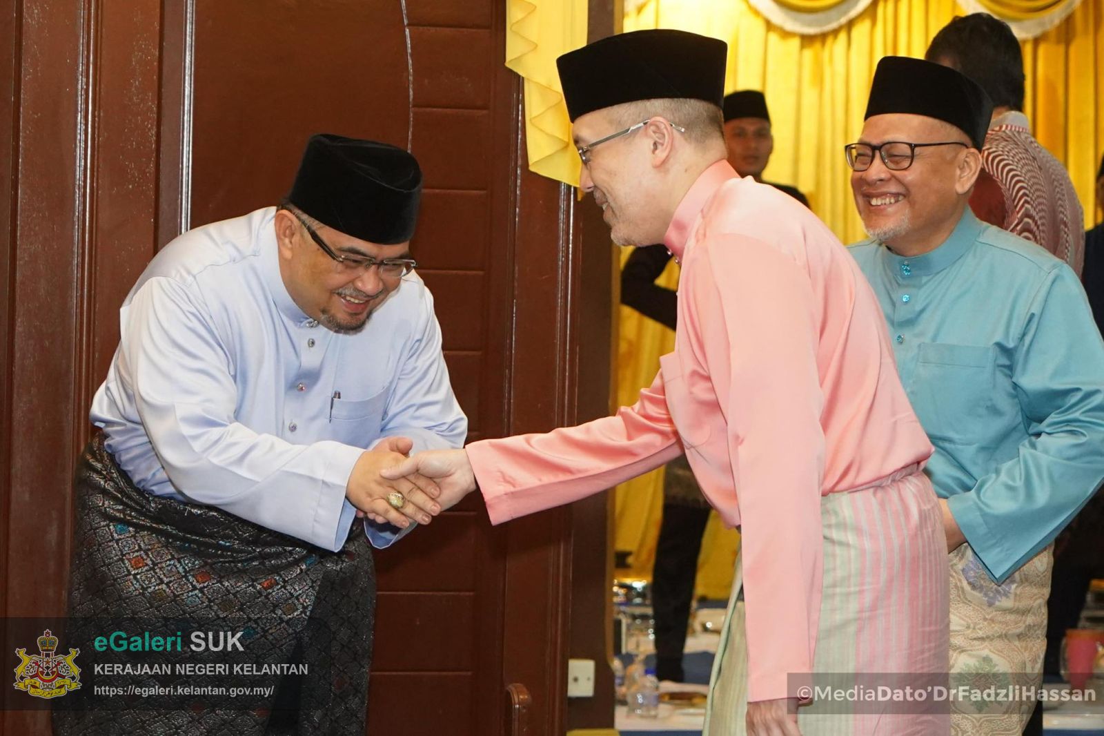 majlis-berbuka-puasa-kebawah-duli-yang-maha-mulia-sultan-muhammad-v-dan-yang-teramat-mulia-tengku-mahkota-kelantan-bersama-rakyat-jelata-serta-pengurniaan-zakat-6.jpg