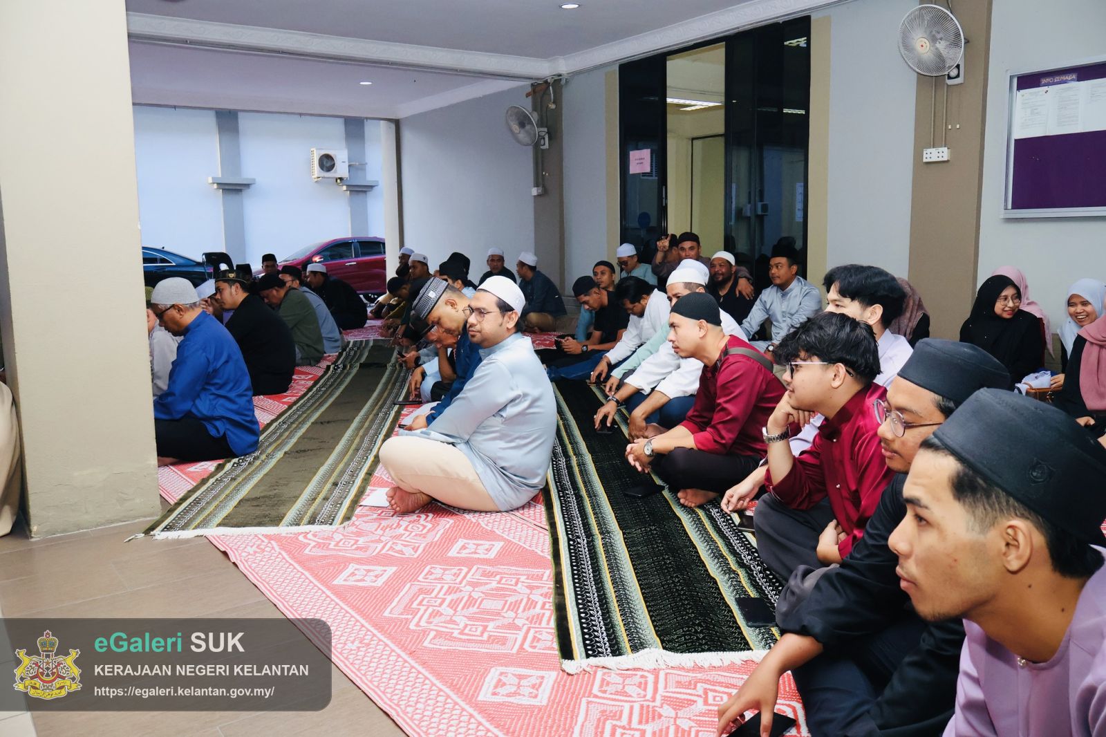 majlis-iftar-jamaie-dan-solat-maghrib-serta-penyampaian-sumbangan-raya-pejabat-tanah-dan-jajahan-kota-bharu-10.jpg