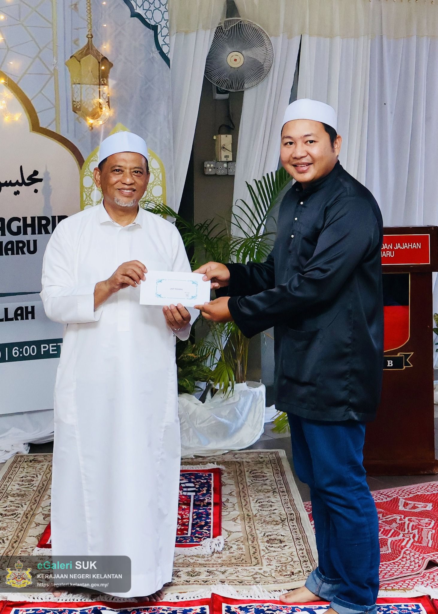 majlis-iftar-jamaie-dan-solat-maghrib-serta-penyampaian-sumbangan-raya-pejabat-tanah-dan-jajahan-kota-bharu-14.jpg