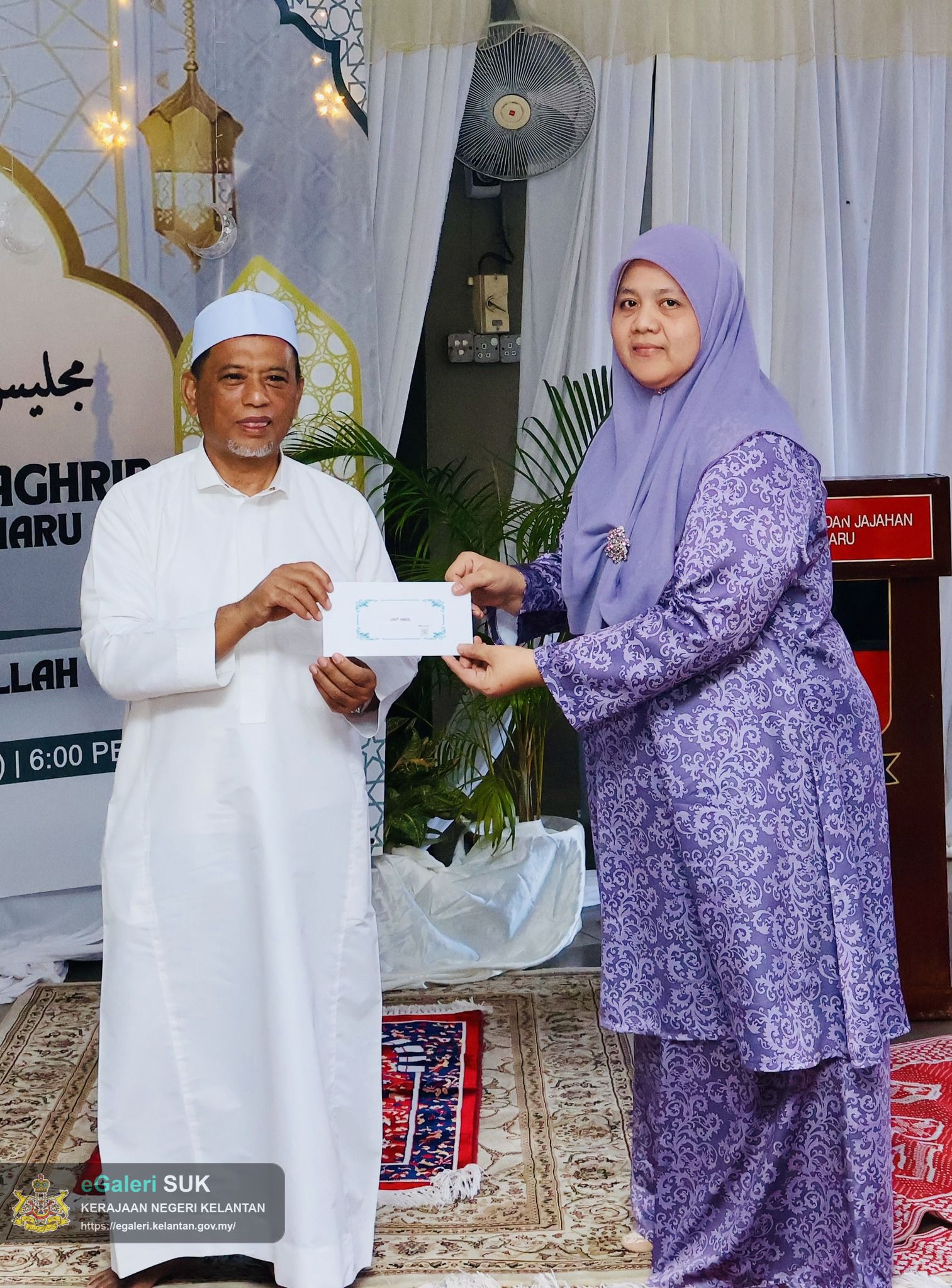 majlis-iftar-jamaie-dan-solat-maghrib-serta-penyampaian-sumbangan-raya-pejabat-tanah-dan-jajahan-kota-bharu-15.jpg
