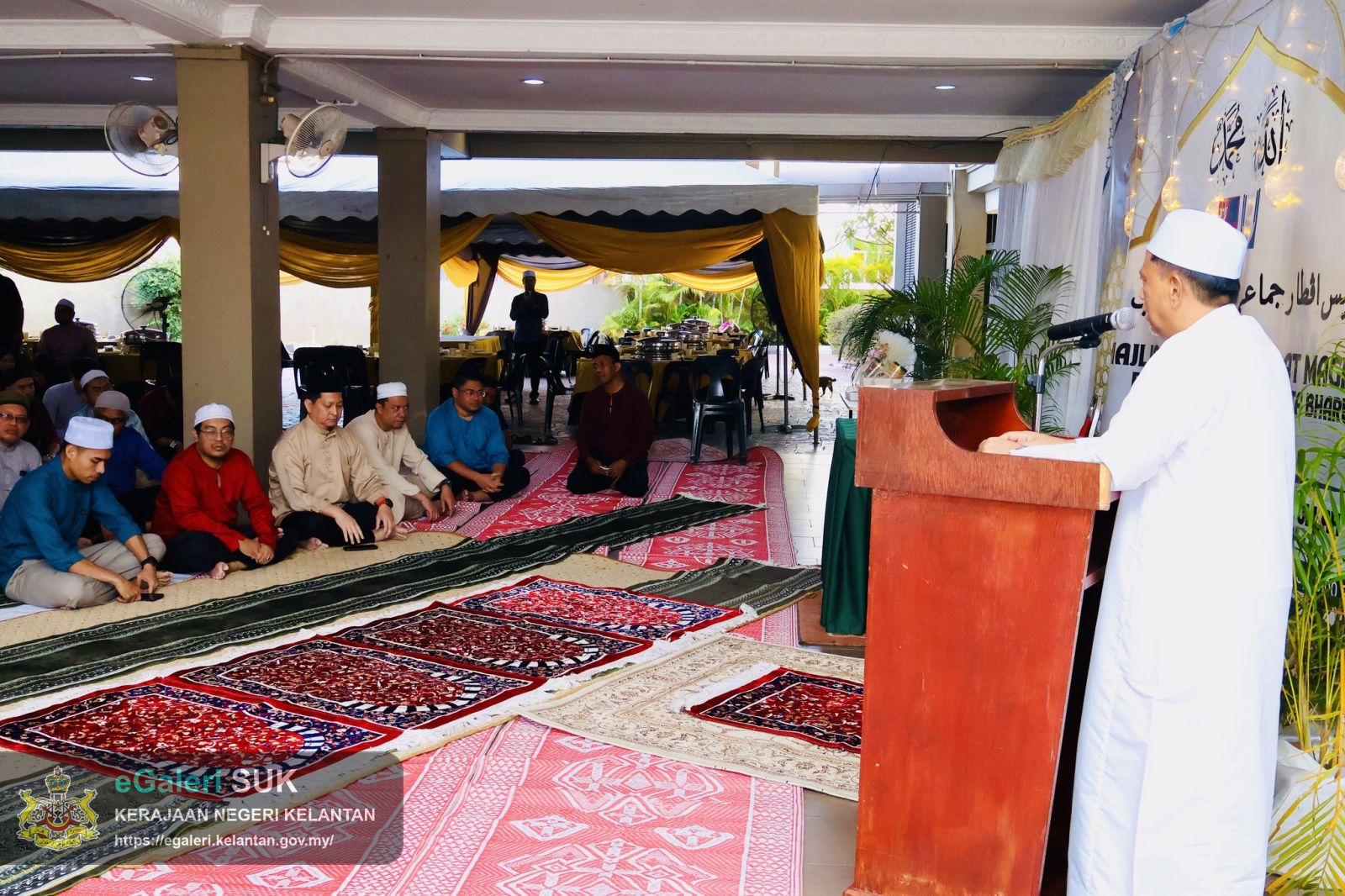 majlis-iftar-jamaie-dan-solat-maghrib-serta-penyampaian-sumbangan-raya-pejabat-tanah-dan-jajahan-kota-bharu-19.jpg