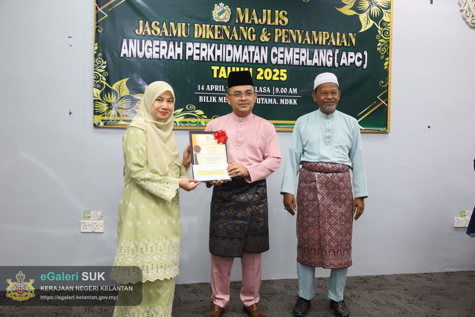 majlis-jasamu-dikenang-penyampaian-anugerah-perkhidmatan-cemerlang-apc-tahun-2025-29.JPG