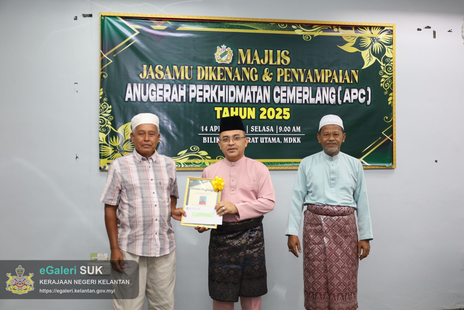 majlis-jasamu-dikenang-penyampaian-anugerah-perkhidmatan-cemerlang-apc-tahun-2025-31.JPG