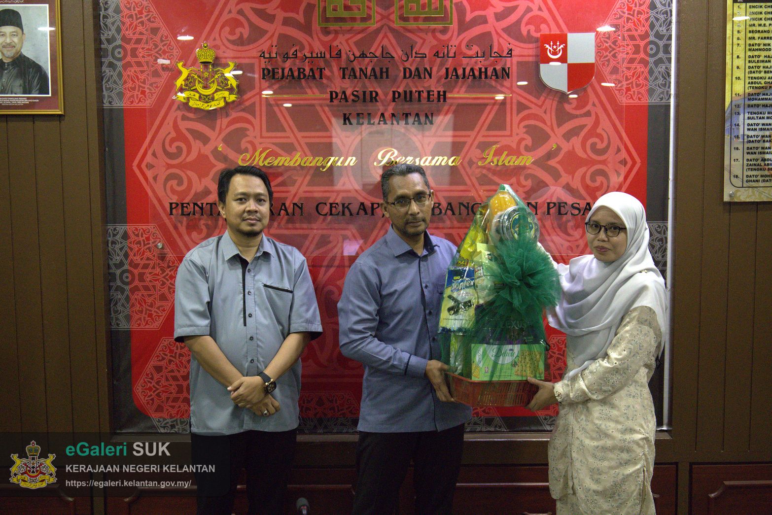 majlis-khatam-alquran-serta-sumbangan-hari-raya-anjuran-kelab-berkesan-pejabat-tanah-dan-jajahan-pasir-puteh-21.jpg