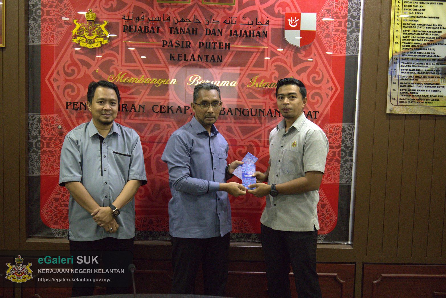 majlis-khatam-alquran-serta-sumbangan-hari-raya-anjuran-kelab-berkesan-pejabat-tanah-dan-jajahan-pasir-puteh-23.jpg