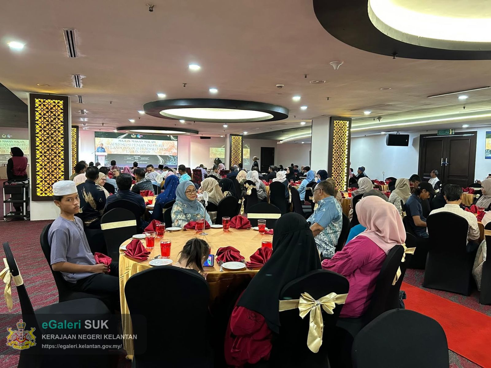 majlis-makan-malam-apresiasi-pemain-industri-pelancongan-penggiat-seni-tahun-2025-9.JPG