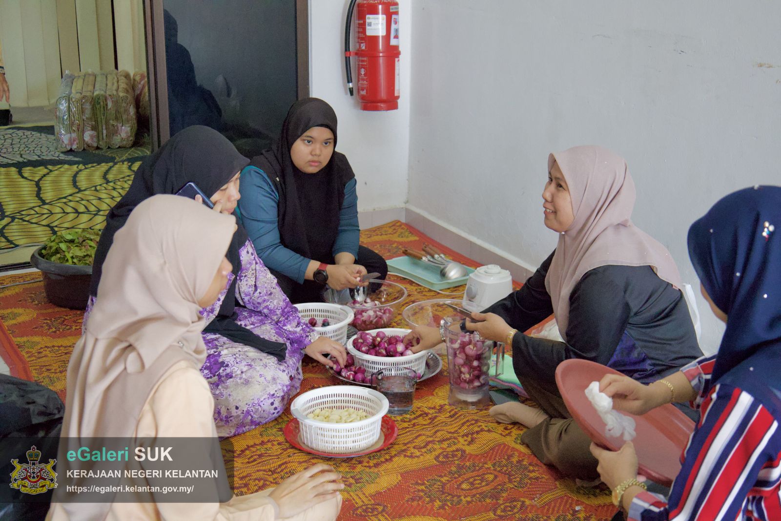 majlis-memasak-bubur-lambuk-peringakat-pejabat-tanah-dan-jajahan-pasir-puteh-anjuran-bersama-unit-pembangunan-dan-kelab-berkesan-2.jpg