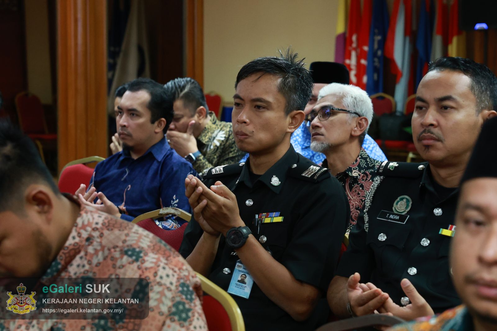 majlis-pembahagian-kuih-raya-kepada-anggota-keselamatan-2.JPG
