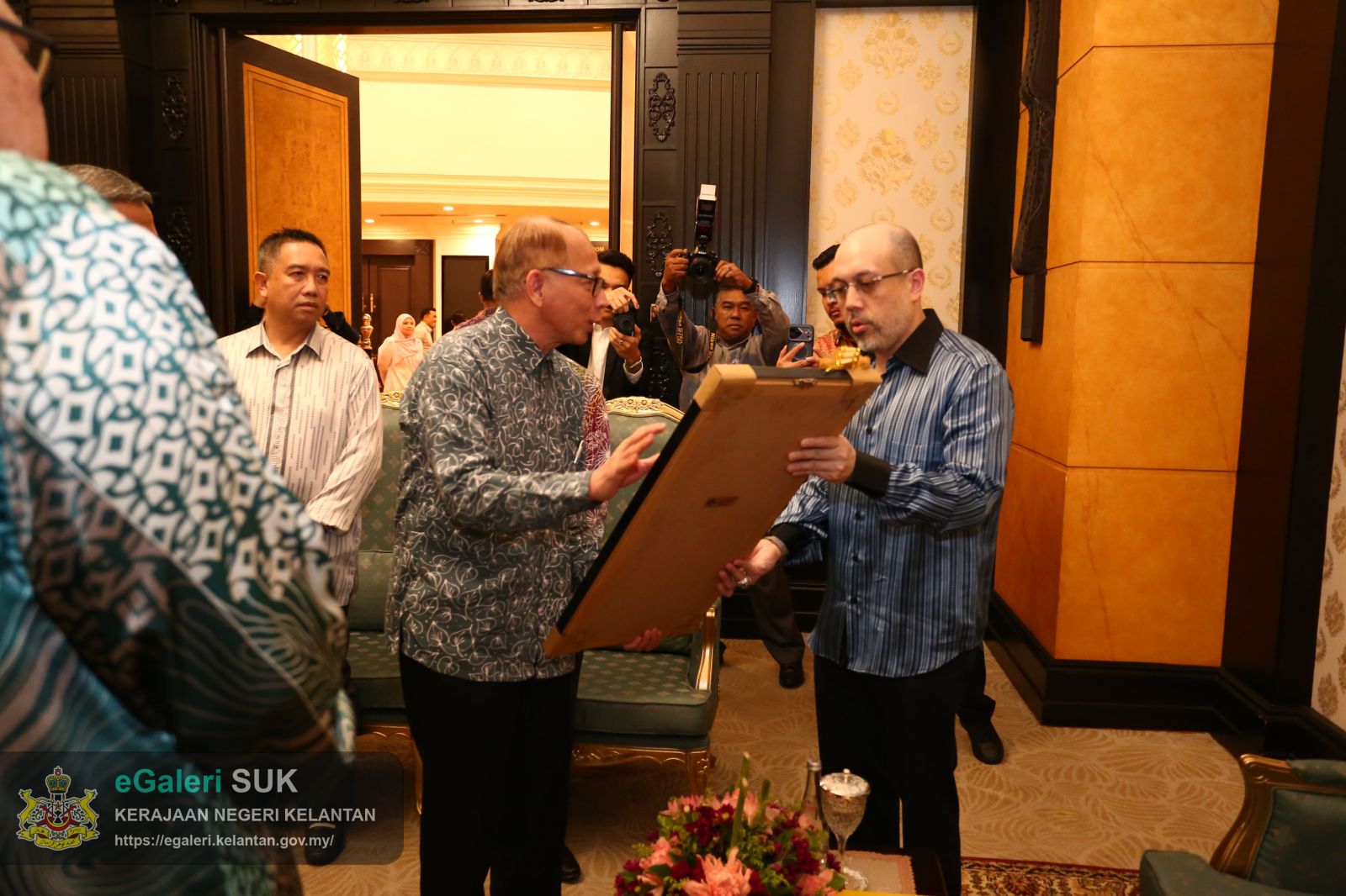 majlis-pengurniaan-sumbangan-tabung-save-palestine-kepada-humanitarian-care-malaysia-mycare-disempurnakan-oleh-yang-maha-mulia-pemangku-raja-kelantan-24.jpeg