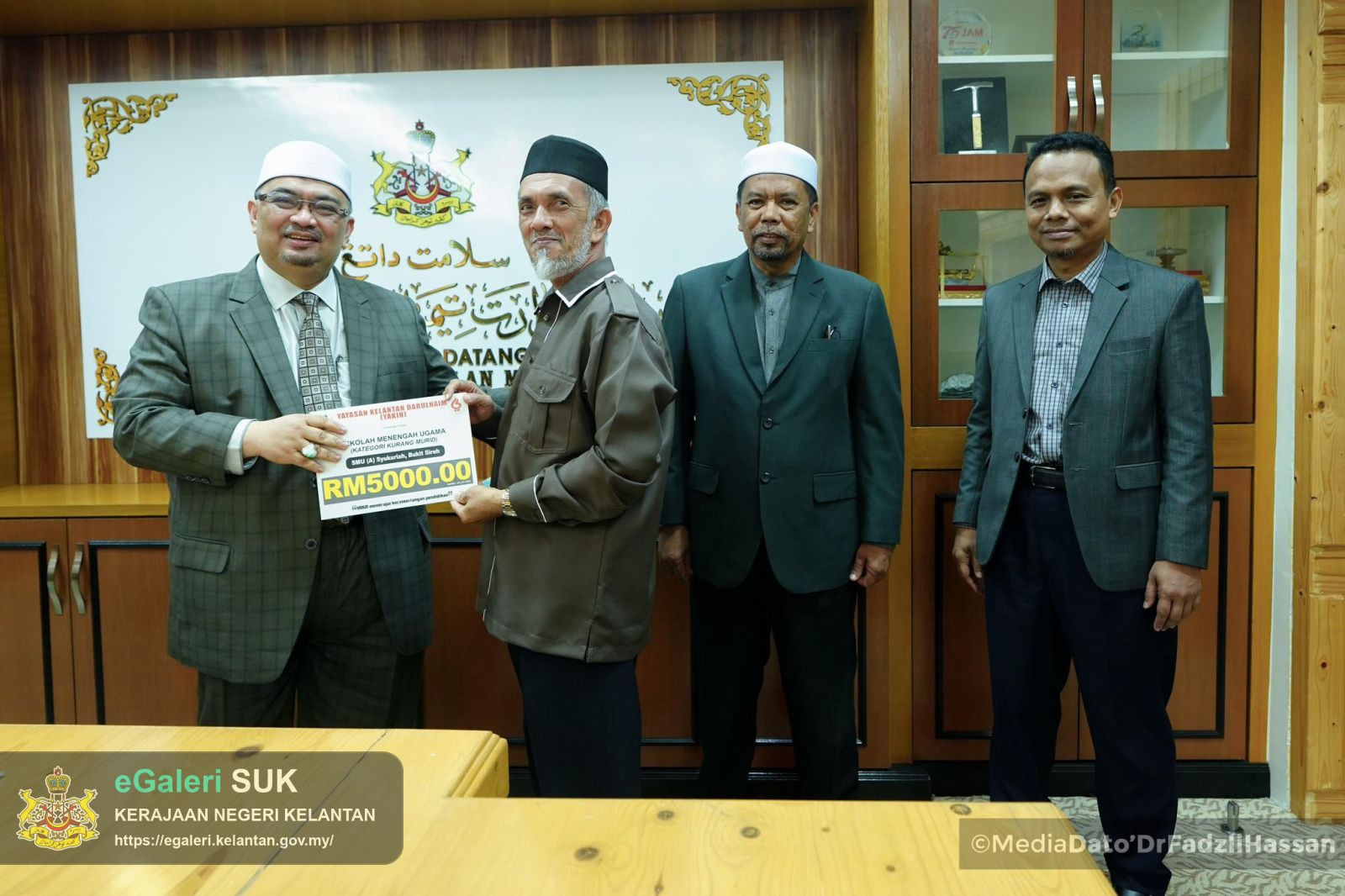 majlis-penyampaian-sumbangan-pemerkasaan-sekolah-menengah-ugama-yayasan-islam-kelantan-4.jpg