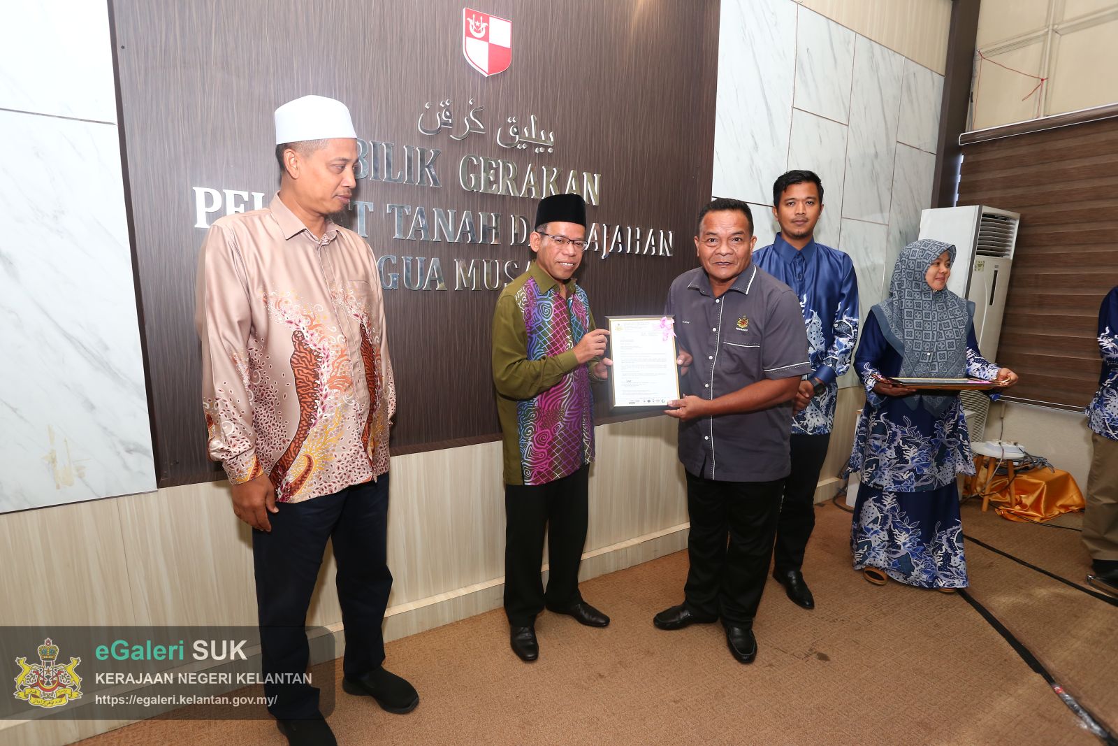 majlis-penyampaian-watikah-pelantikan-penghulu-bagi-jajahan-gua-musang-tahun-2026-19.JPG
