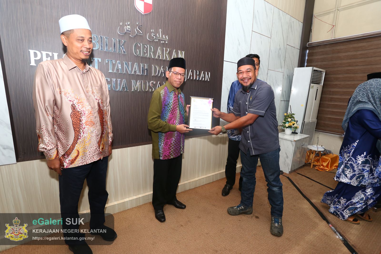 majlis-penyampaian-watikah-pelantikan-penghulu-bagi-jajahan-gua-musang-tahun-2026-20.JPG
