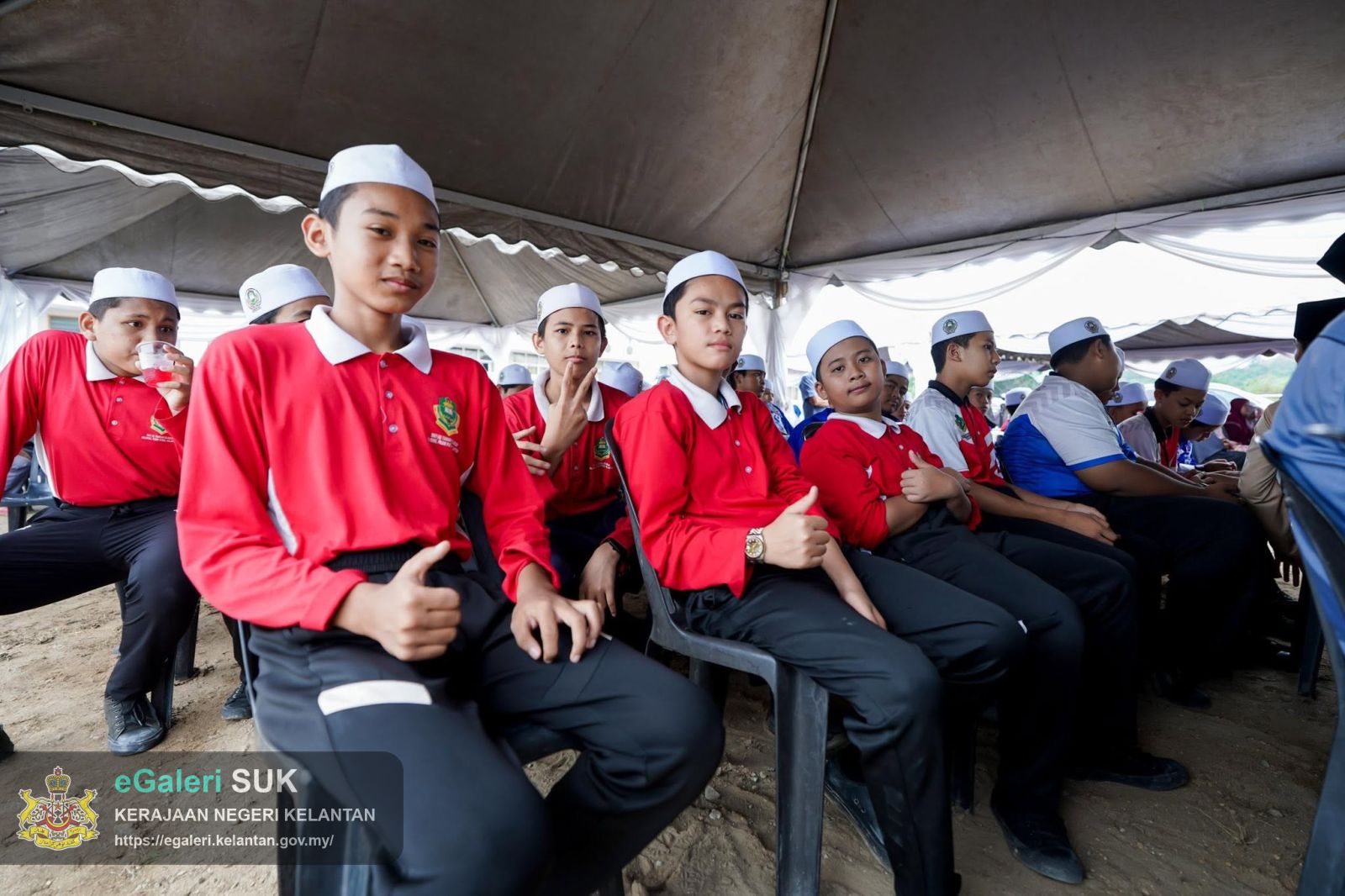 majlis-penyerahan-hak-milik-tanah-bayaran-peluasan-tapak-sekolah-serta-anugerah-kecemerlangan-spm-dan-smu-di-smu-a-tarbiah-islamiah-smuatis-kampung-lepah-selising-1.jpg