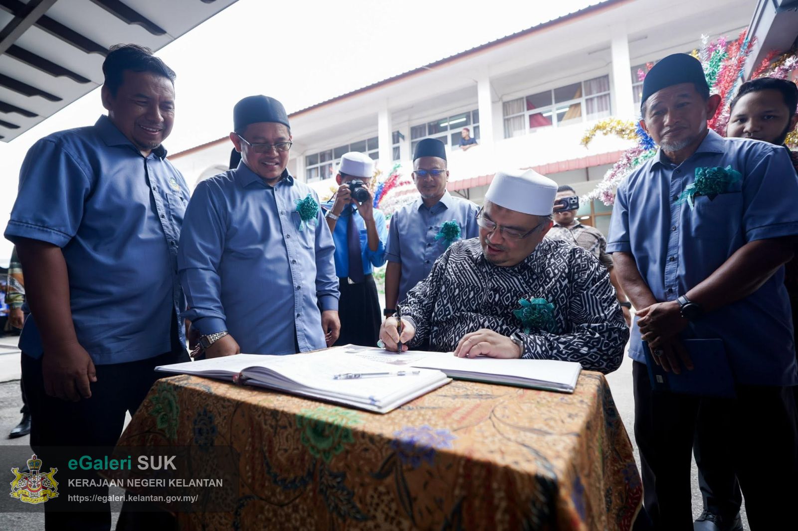majlis-penyerahan-hak-milik-tanah-bayaran-peluasan-tapak-sekolah-serta-anugerah-kecemerlangan-spm-dan-smu-di-smu-a-tarbiah-islamiah-smuatis-kampung-lepah-selising-13.jpg