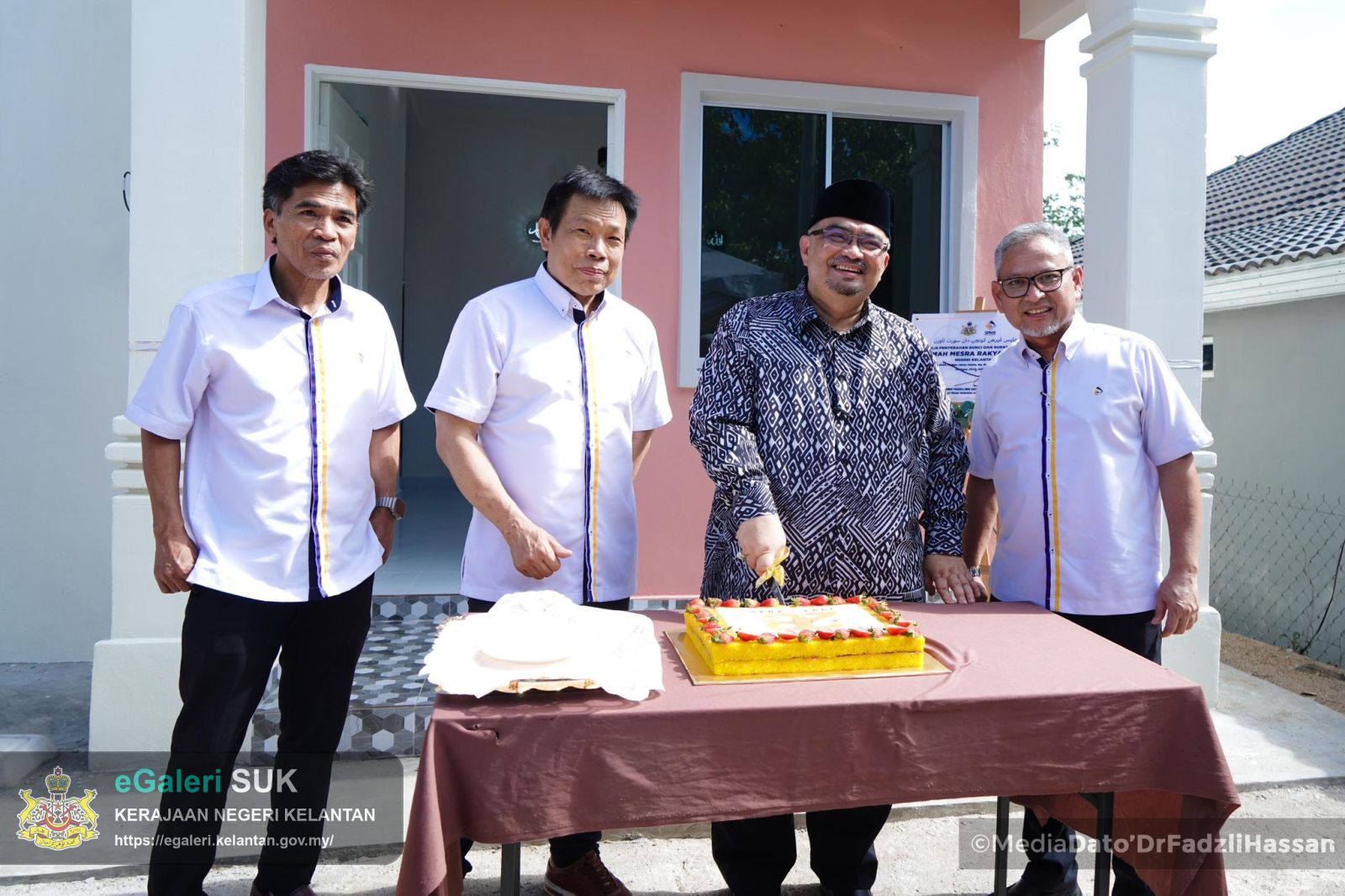 majlis-penyerahan-kunci-rumah-dan-surat-tawaran-program-rumah-mesra-rakyat-rmr-di-bawah-kelolaan-syarikat-perumahan-negara-berhad-spnb-15.jpg