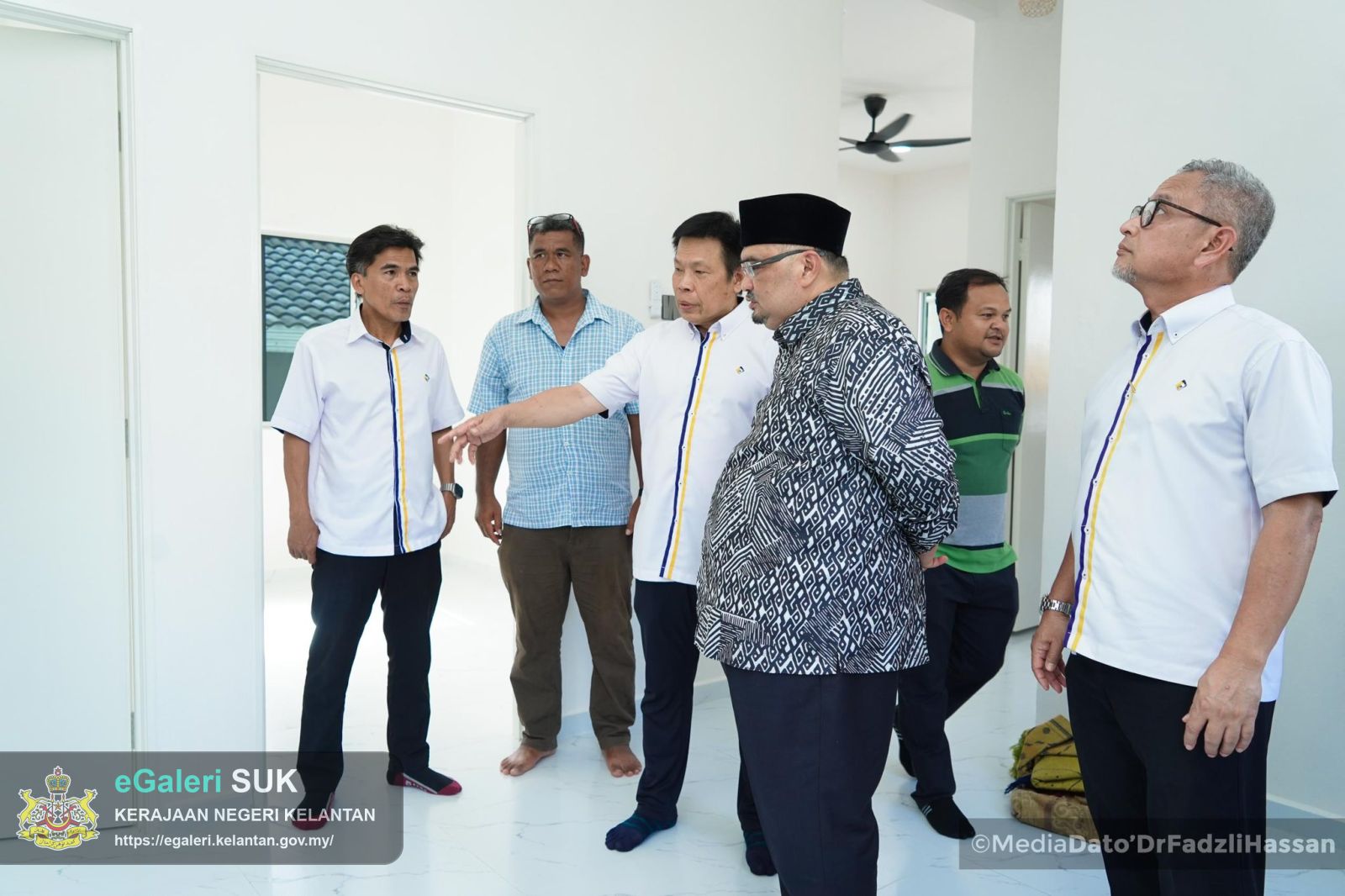 majlis-penyerahan-kunci-rumah-dan-surat-tawaran-program-rumah-mesra-rakyat-rmr-di-bawah-kelolaan-syarikat-perumahan-negara-berhad-spnb-4.jpg
