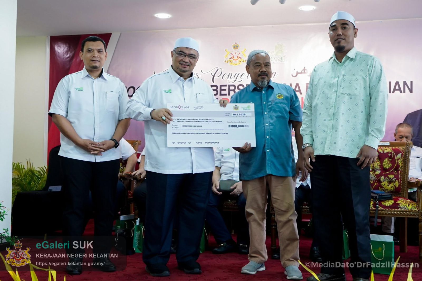 majlis-penyerahan-mock-cheque-dan-slip-dividen-peserta-ladang-rakyat-peringkat-ke70-12.jpg
