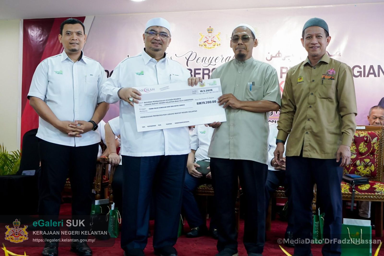 majlis-penyerahan-mock-cheque-dan-slip-dividen-peserta-ladang-rakyat-peringkat-ke70-17.jpg