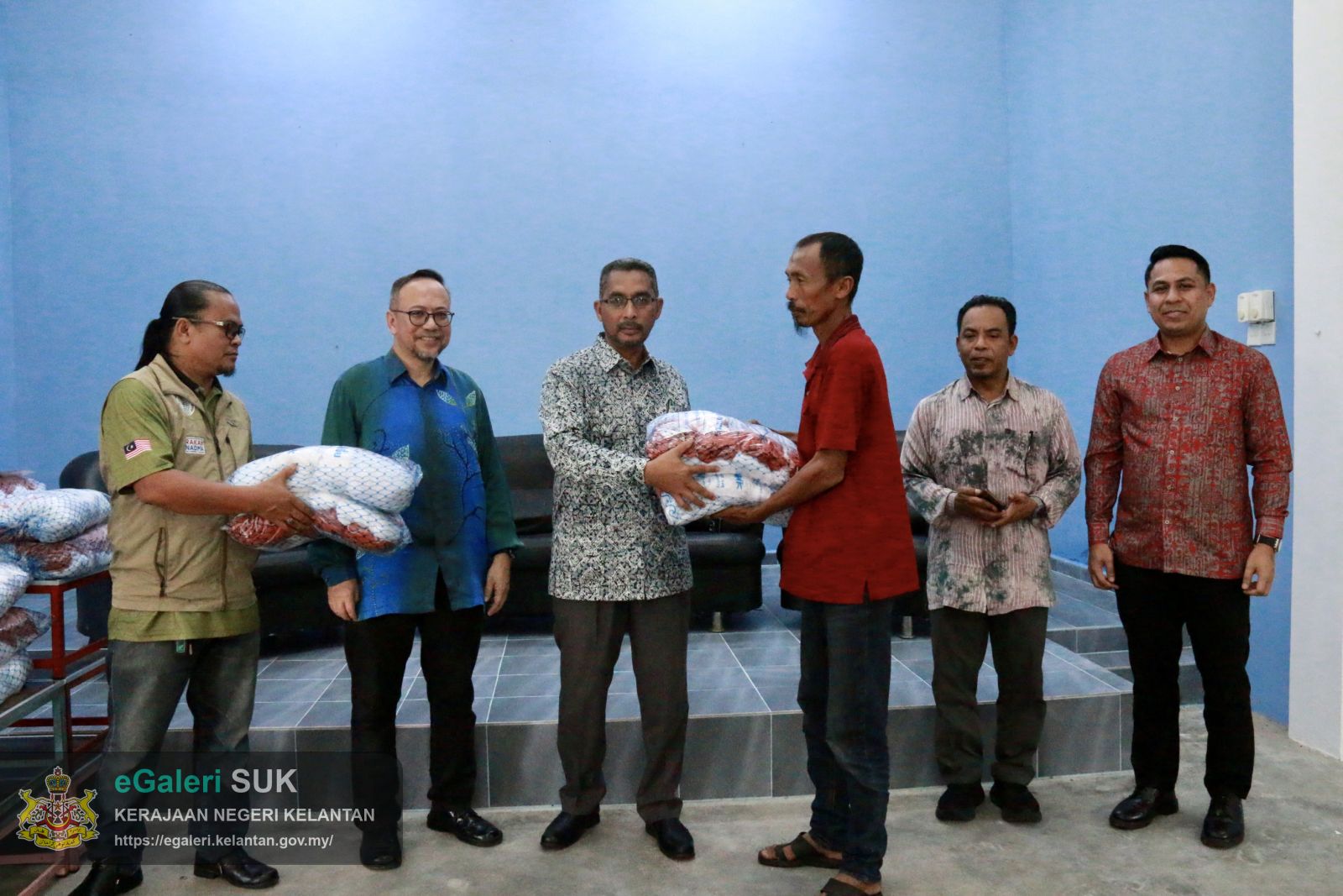 majlis-penyerahan-pukat-dan-lawatan-tapak-projek-pemerkasaan-ekonomi-nelayan-b40-di-penempatan-semula-nelayan-tok-bali-19.JPG