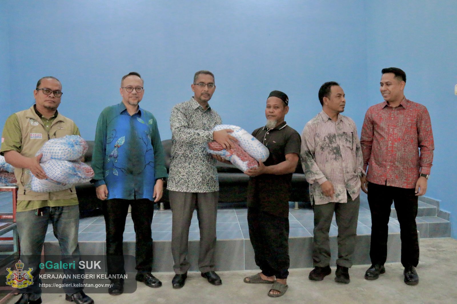 majlis-penyerahan-pukat-dan-lawatan-tapak-projek-pemerkasaan-ekonomi-nelayan-b40-di-penempatan-semula-nelayan-tok-bali-25.JPG