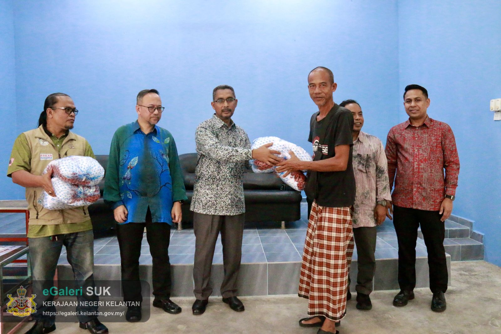 majlis-penyerahan-pukat-dan-lawatan-tapak-projek-pemerkasaan-ekonomi-nelayan-b40-di-penempatan-semula-nelayan-tok-bali-30.JPG