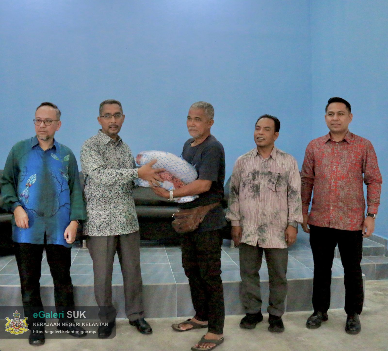 majlis-penyerahan-pukat-dan-lawatan-tapak-projek-pemerkasaan-ekonomi-nelayan-b40-di-penempatan-semula-nelayan-tok-bali-32.JPG