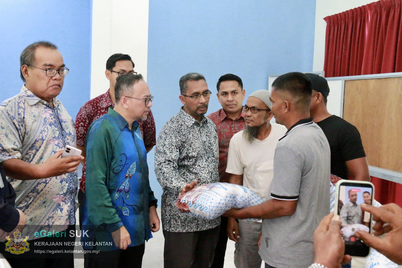 majlis-penyerahan-pukat-dan-lawatan-tapak-projek-pemerkasaan-ekonomi-nelayan-b40-di-penempatan-semula-nelayan-tok-bali-37.JPG