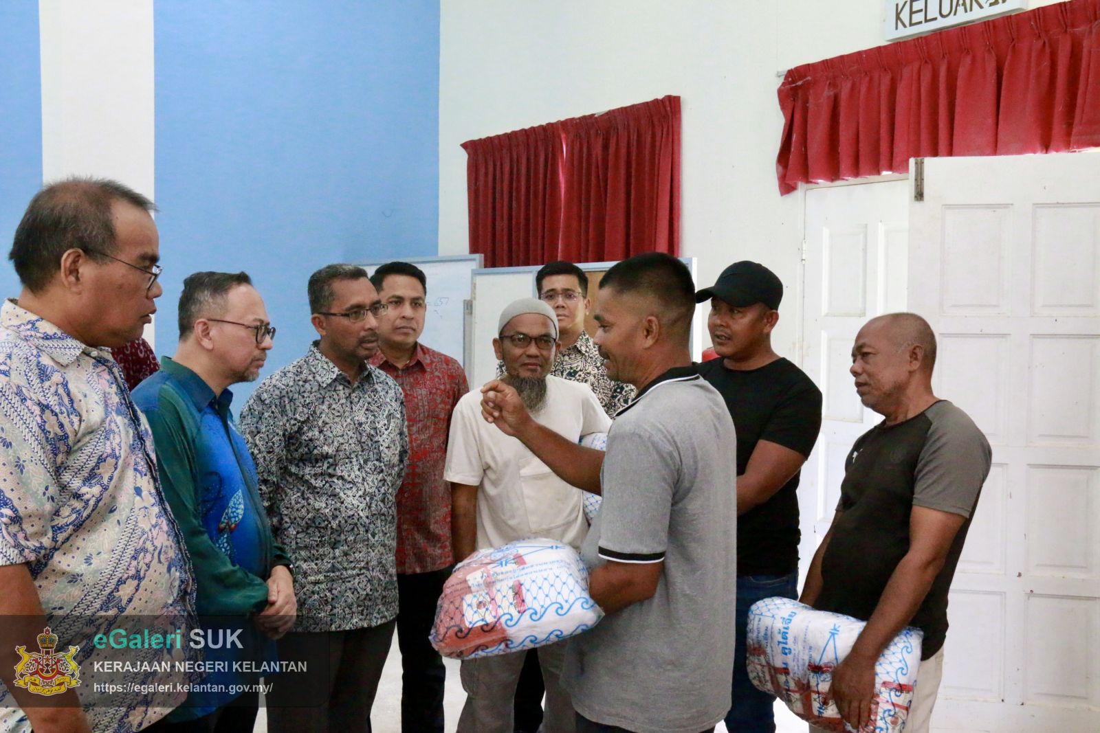 majlis-penyerahan-pukat-dan-lawatan-tapak-projek-pemerkasaan-ekonomi-nelayan-b40-di-penempatan-semula-nelayan-tok-bali-38.JPG