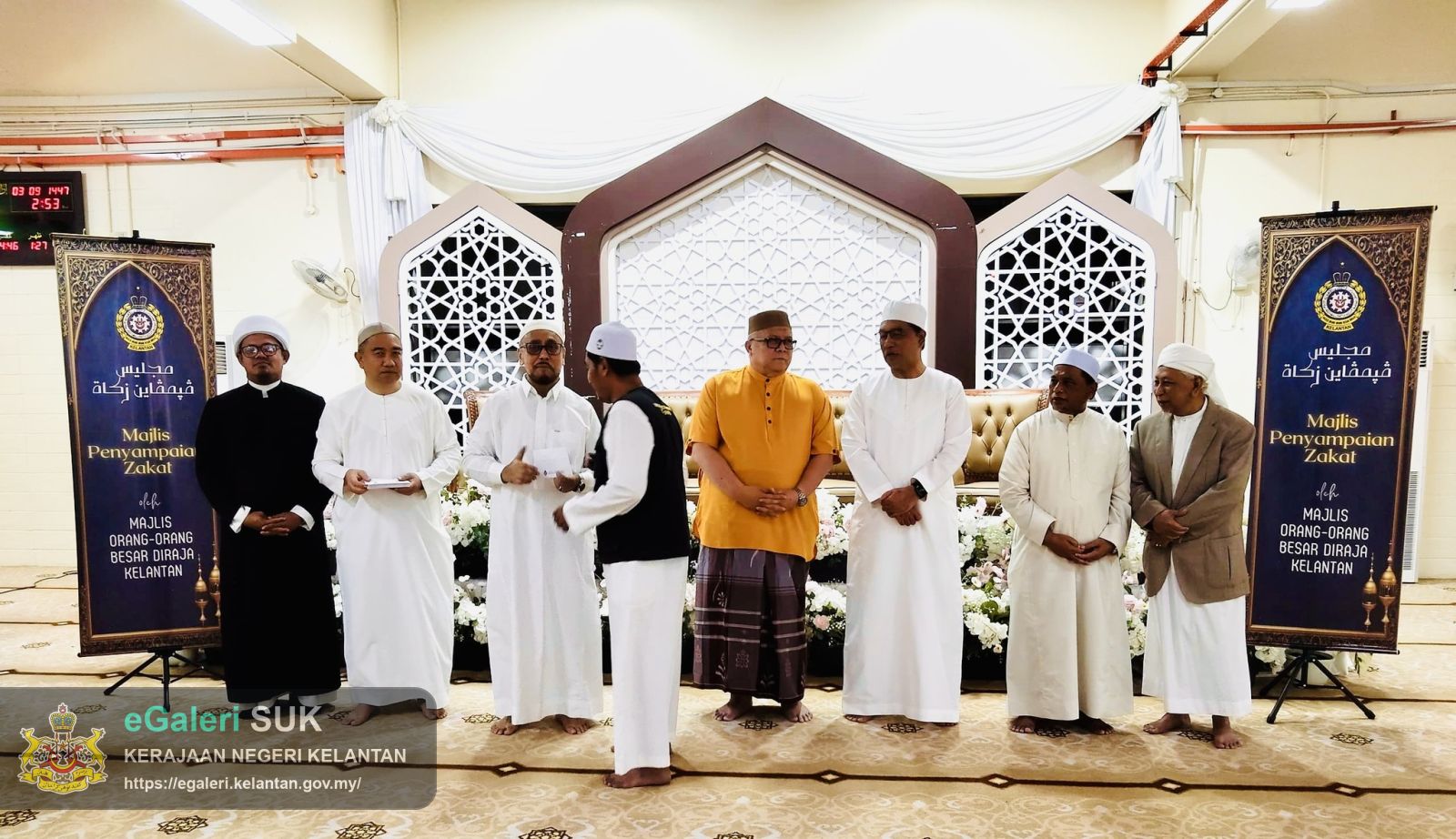 majlis-penyerahan-zakat-oleh-mob-diraja-kelantan-di-masjid-jamek-muhammadi-kota-bharu-11.jpg