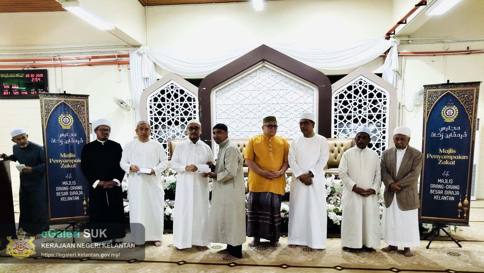 majlis-penyerahan-zakat-oleh-mob-diraja-kelantan-di-masjid-jamek-muhammadi-kota-bharu-14.jpg