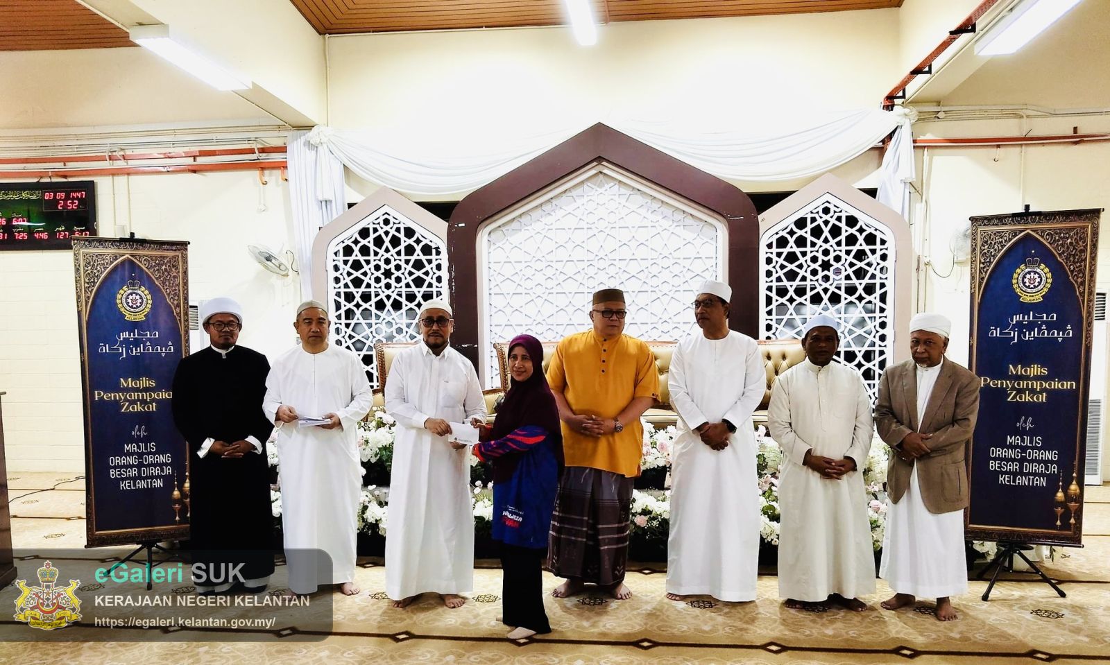 majlis-penyerahan-zakat-oleh-mob-diraja-kelantan-di-masjid-jamek-muhammadi-kota-bharu-4.jpg