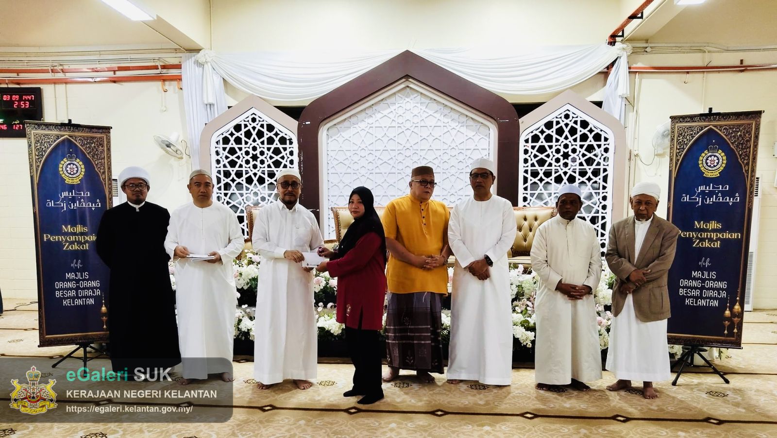 majlis-penyerahan-zakat-oleh-mob-diraja-kelantan-di-masjid-jamek-muhammadi-kota-bharu-8.jpg