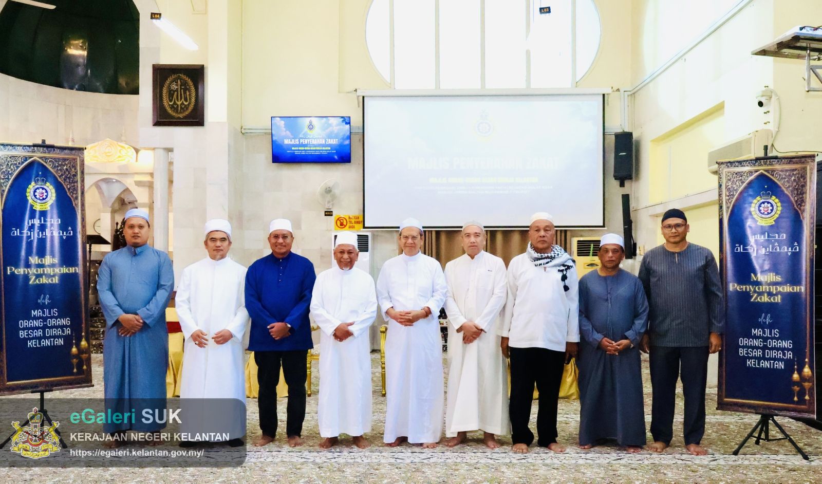 majlis-penyerahan-zakat-oleh-mob-diraja-kelantan-di-masjid-sultan-muhammad-ii-telipot-1.jpg