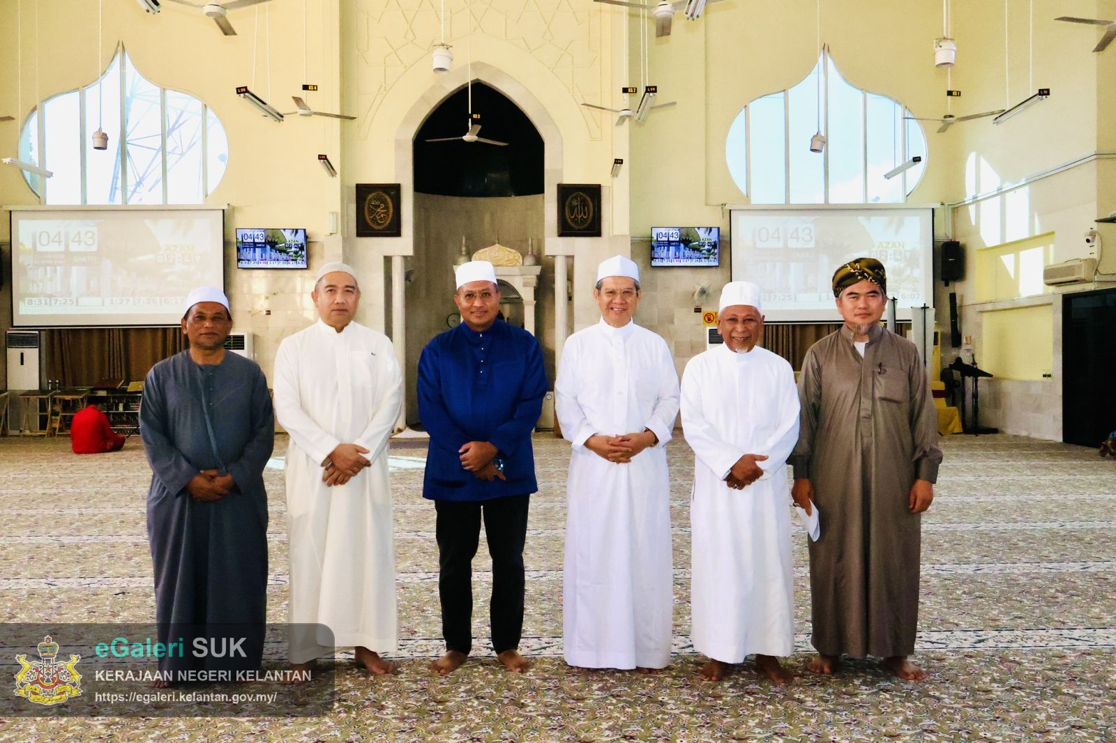majlis-penyerahan-zakat-oleh-mob-diraja-kelantan-di-masjid-sultan-muhammad-ii-telipot-14.jpg