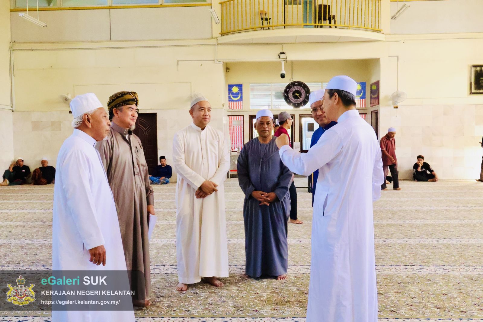 majlis-penyerahan-zakat-oleh-mob-diraja-kelantan-di-masjid-sultan-muhammad-ii-telipot-3.jpg