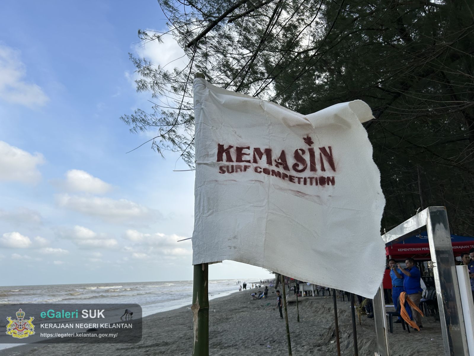majlis-perasmian-kemasin-beach-surf-competition-1.jpg