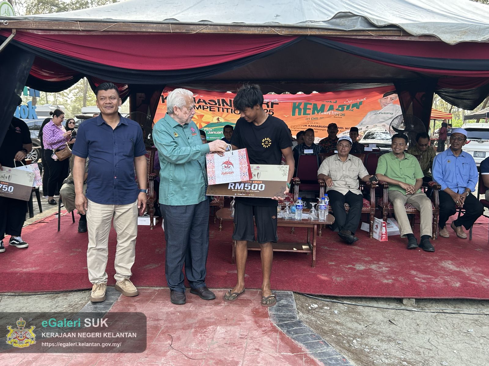majlis-perasmian-kemasin-beach-surf-competition-11.jpg