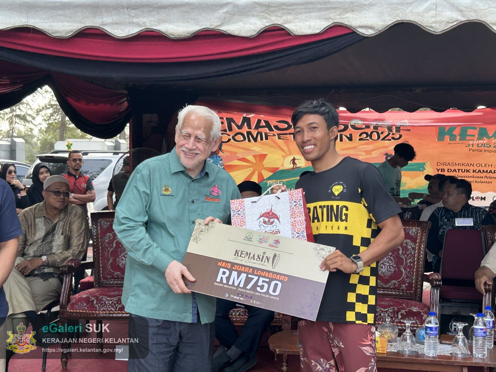 majlis-perasmian-kemasin-beach-surf-competition-13.jpg