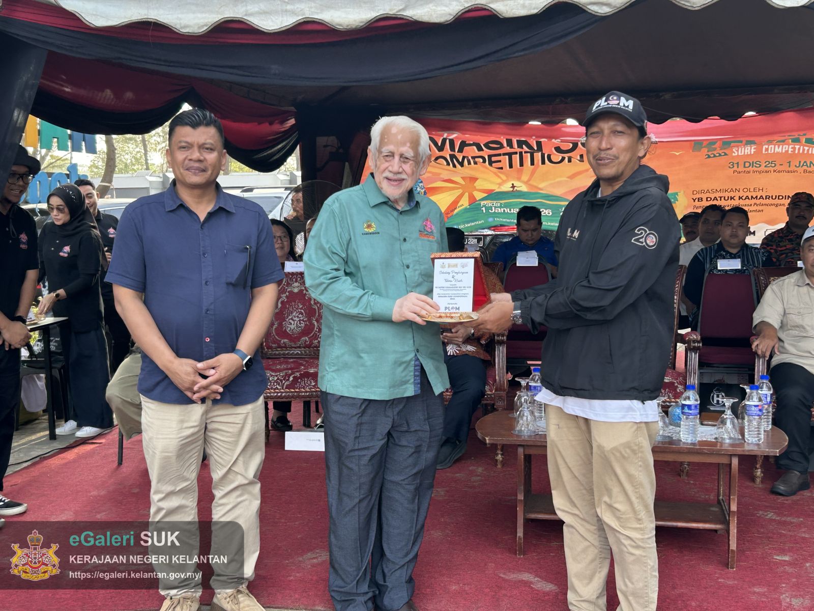 majlis-perasmian-kemasin-beach-surf-competition-15.jpg