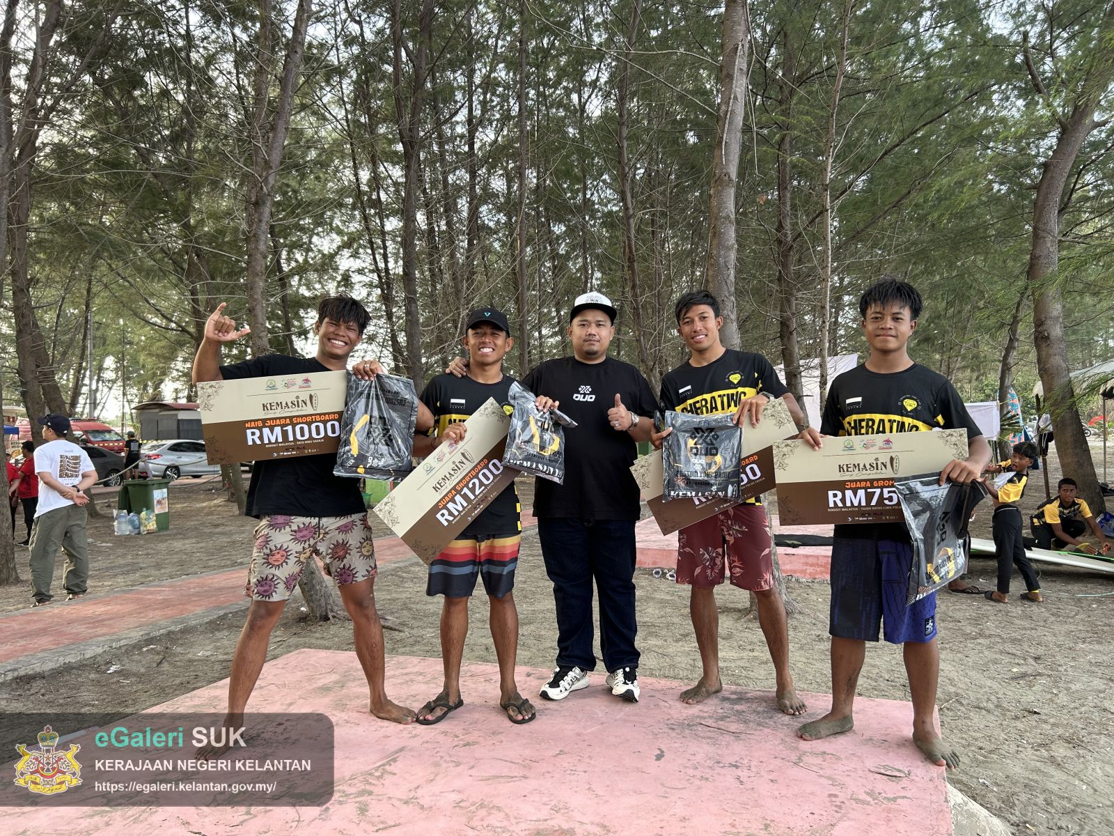 majlis-perasmian-kemasin-beach-surf-competition-17.jpg